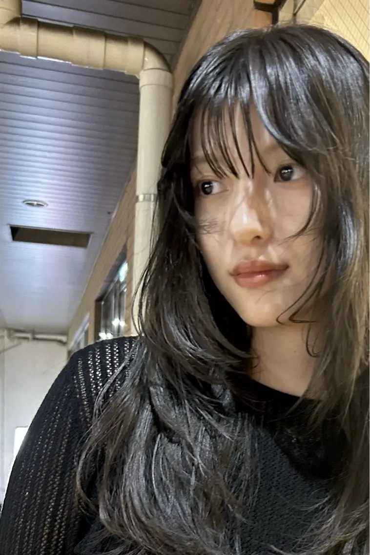 ロング カラー ベージュカラー ブリーチ ブリーチなしカラー オリーブベージュ ヘアカラー トリートメント momona english okのヘアスタイル