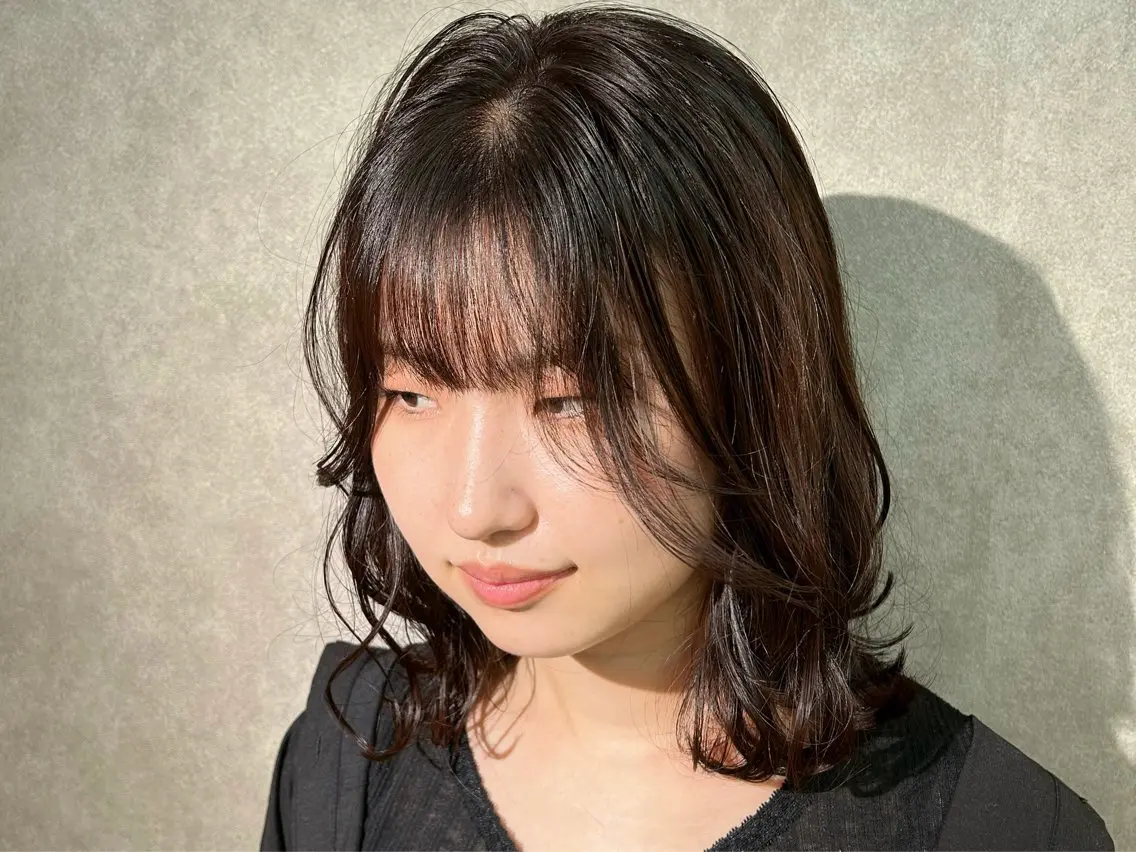 ミディアム 顔まわりレイヤー 顔周りカット レイヤーカット カット nui【茨木】本多 莉果子のヘアスタイル