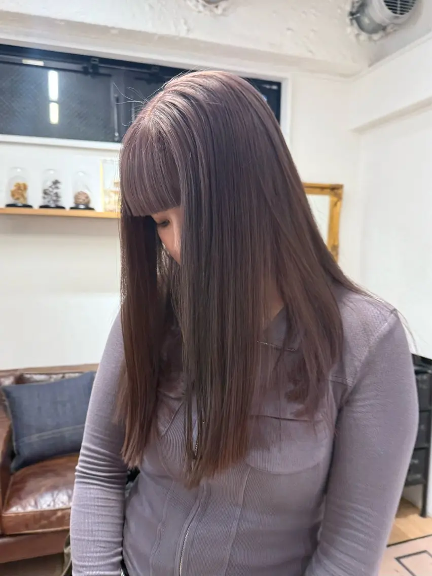 ロング カラー ミルクティー× グレージュMOMOのヘアスタイル