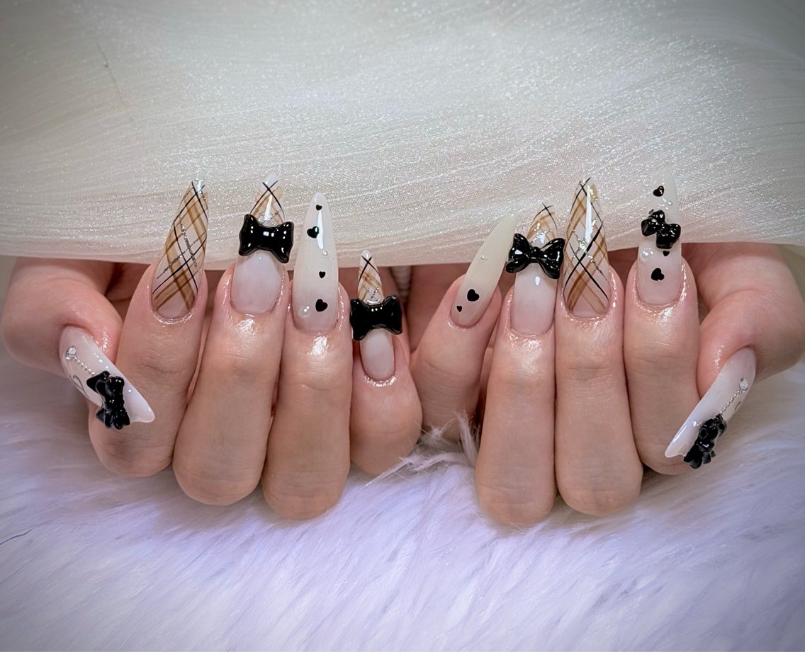ネイル オーロラネイル チークネイル フットネイル フレンチネイル ジェルネイル ハンドネイル Nichi Nailsのネイルデザイン