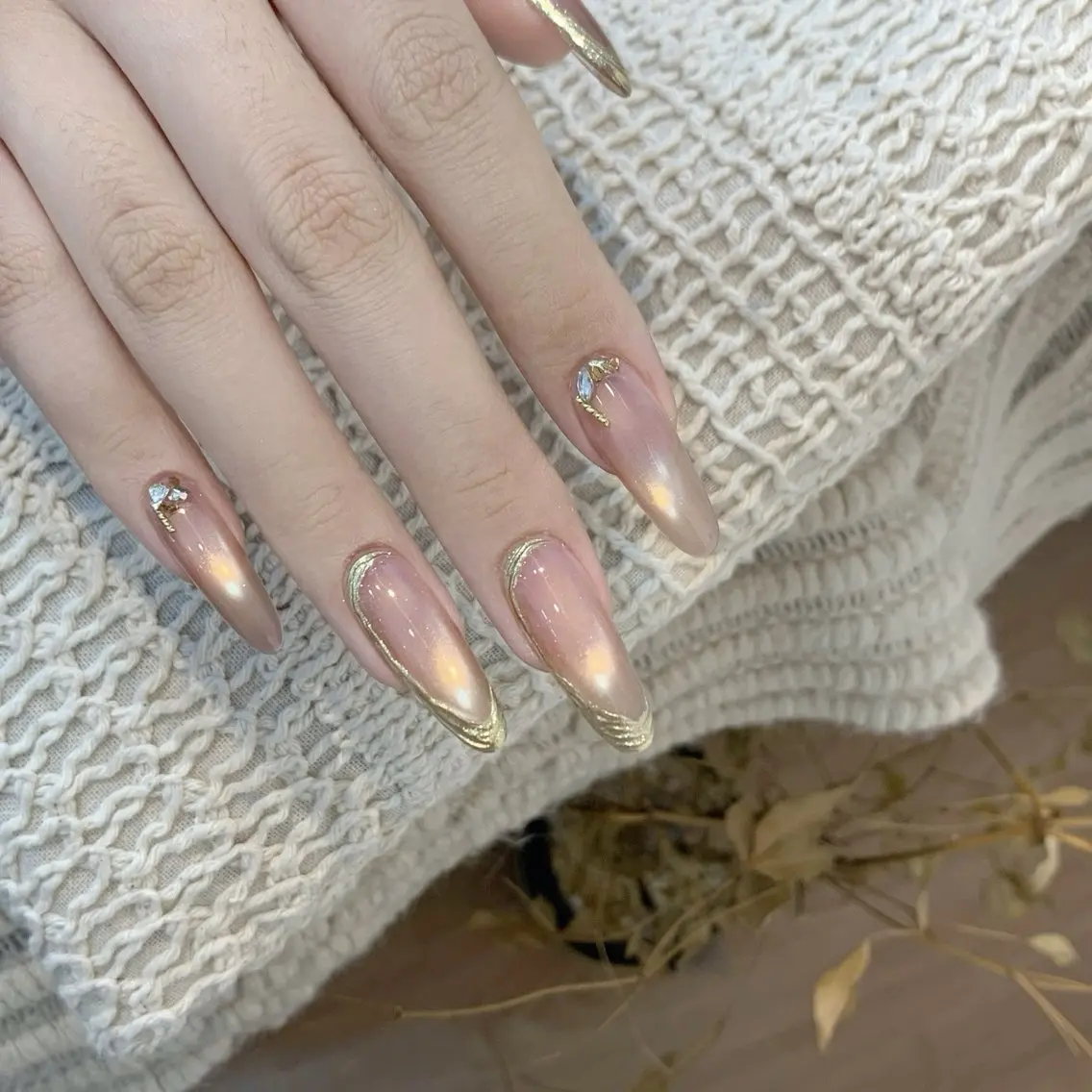 ネイル チークネイル 長さ出し フラワーネイル フレンチネイル ガーリー ハンドネイル ハンドケア SunNail池袋駅 ワンホンネイルのネイルデザイン