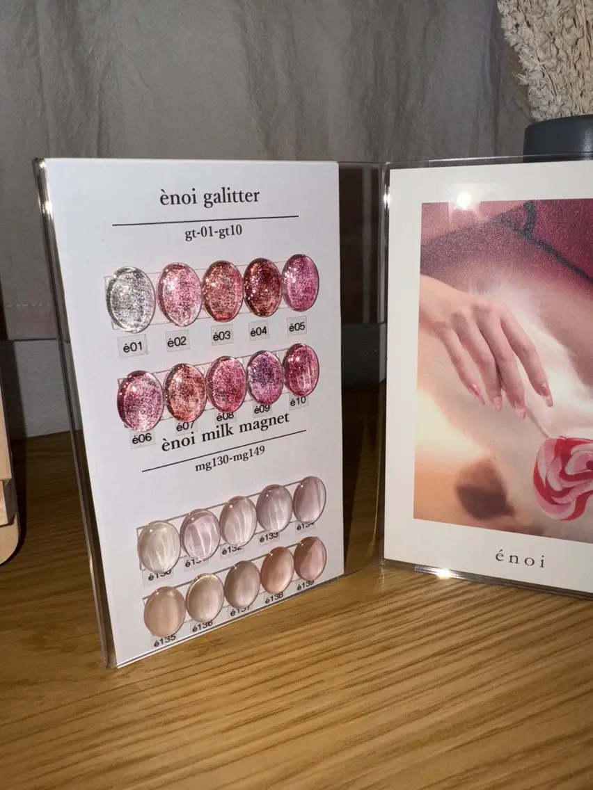 大人気！énoi milk magnetで上品ちゅるんネイル<マグネットネイル>の写真
