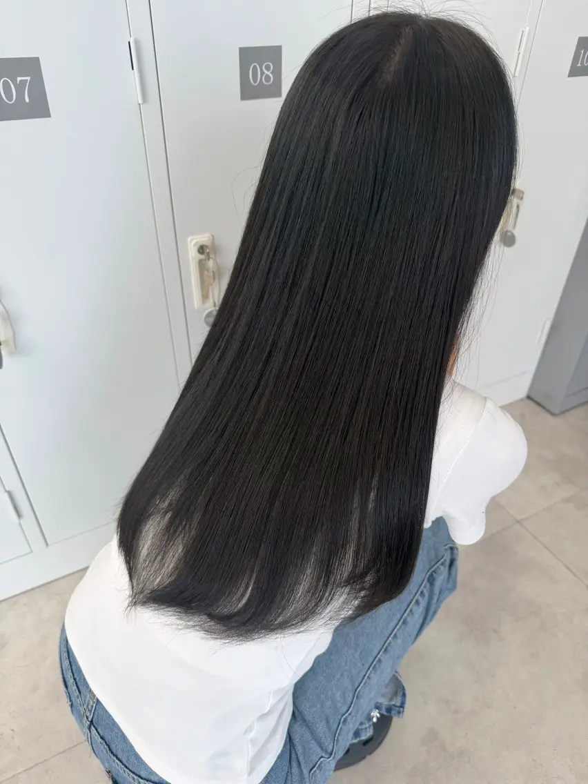 ロング ヘアカラー 結城 虹心のヘアスタイル