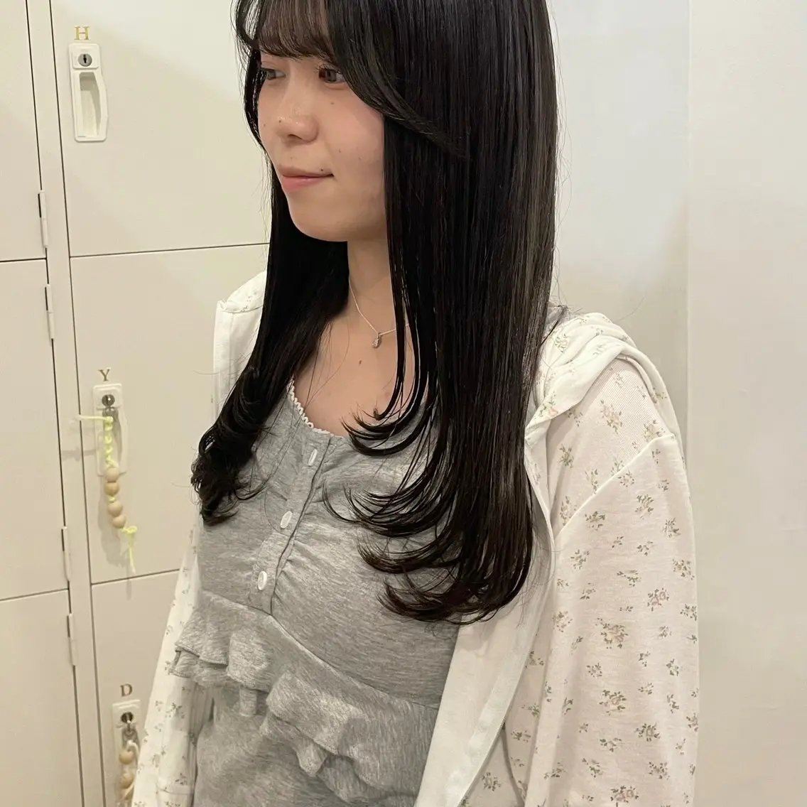 ロング カラー オリーブカラー 顔まわりレイヤー 顔周りカット レイヤーカット canon/レイヤー /透明感カラーのヘアスタイル