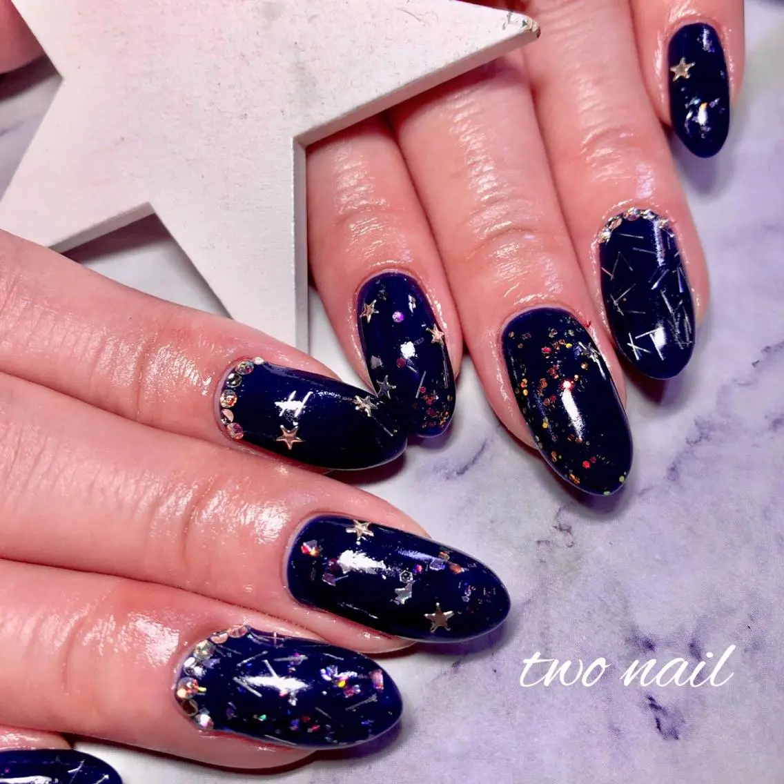 ネイル フットネイル ハート キラキラネイル ネイビー ワンカラーネイル two nailのネイルデザイン