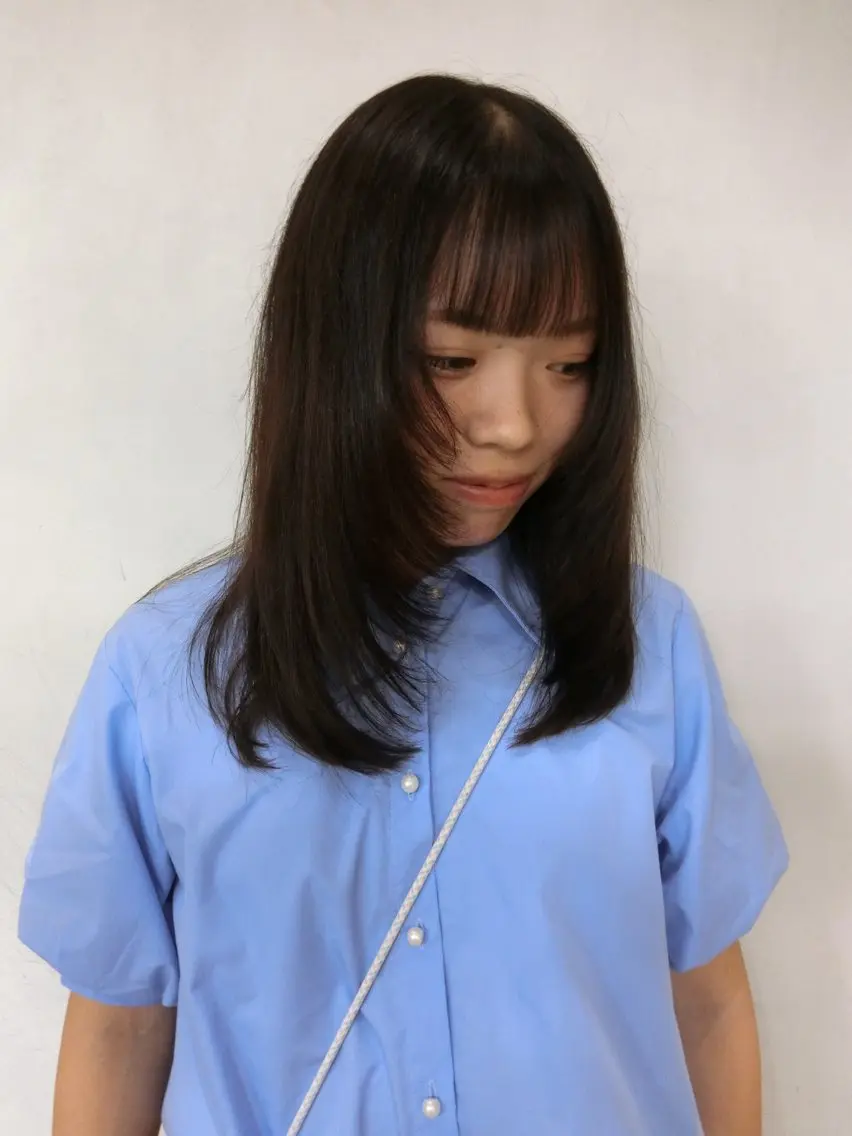 セミロング iroha/ レイヤーカットモデルのヘアスタイル