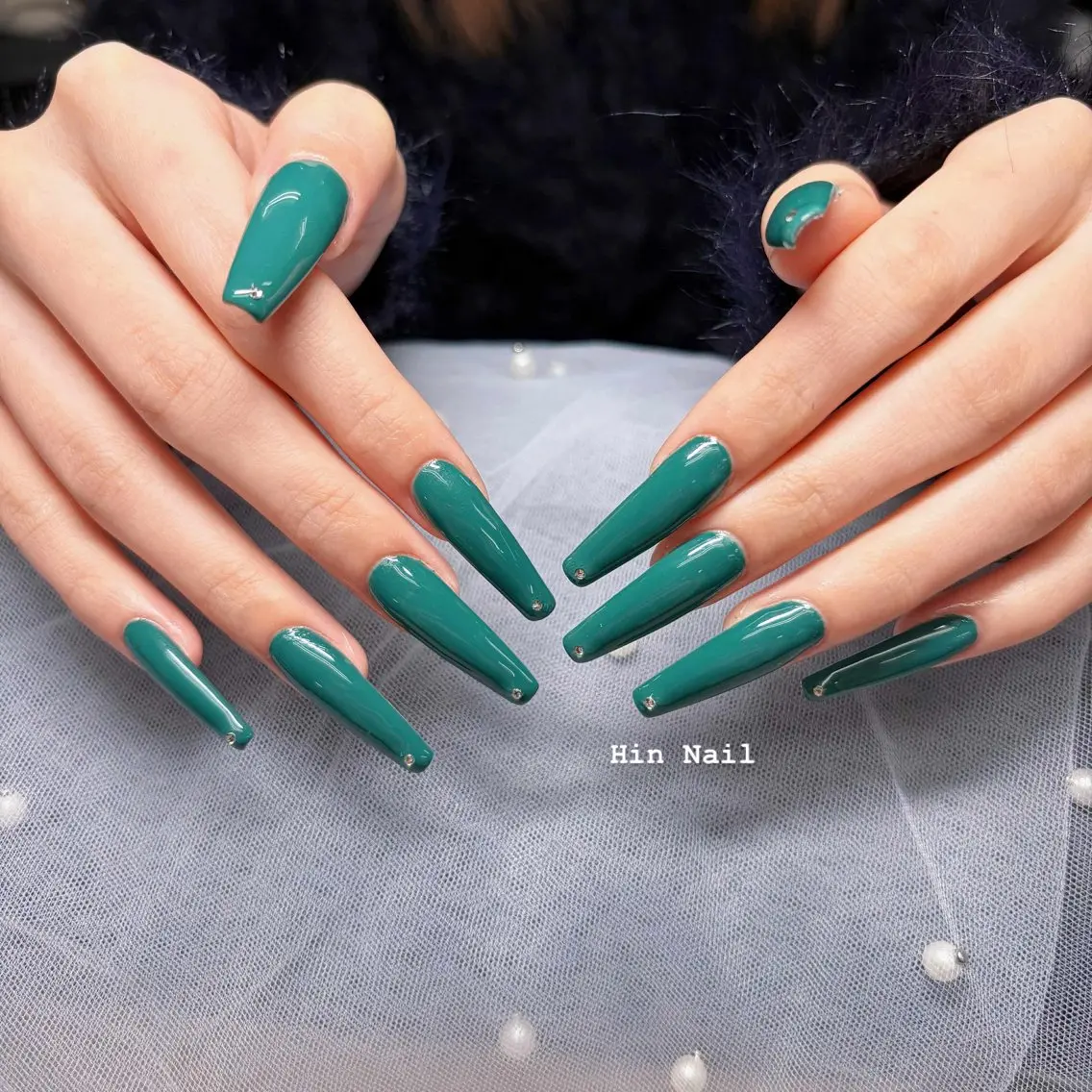 ネイル ストーンネイル ハンドネイル HIN NAILのネイルデザイン