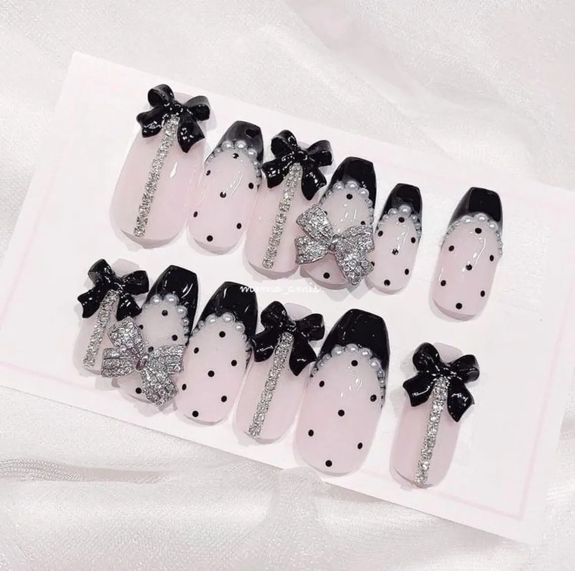 ネイル 長さ出し グラデーション 卒業式 キラキラネイル マグネットネイル Lee Nailsのネイルデザイン