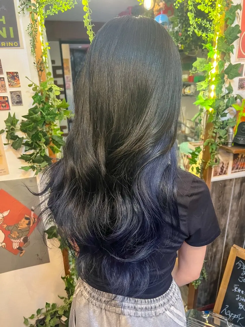 ロング カラー ブリーチ ブルーカラー ヘアカラー カラーパティシエ facce🌼ikoのヘアスタイル