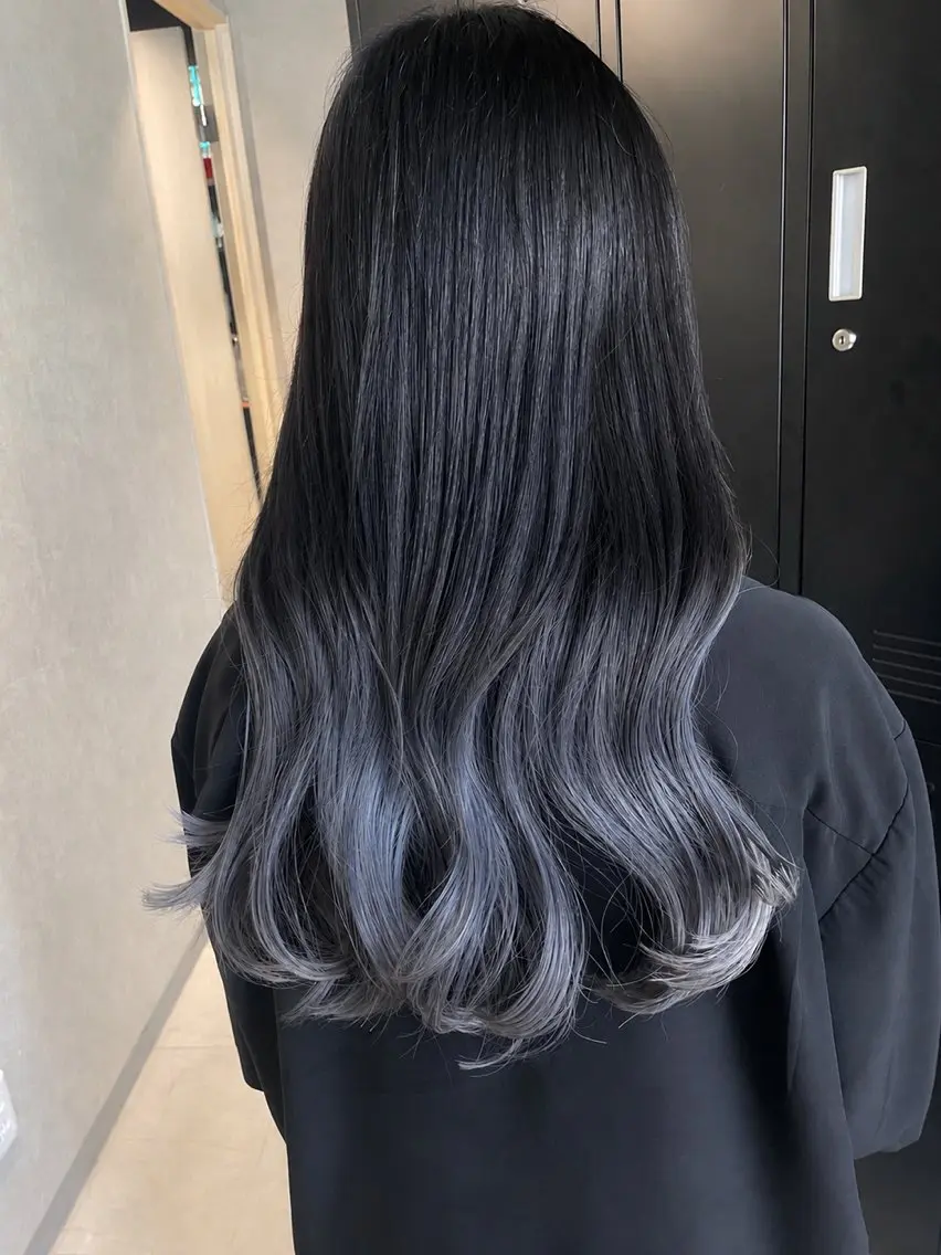 ロング ヘアカラー トリートメント _WHITE 佐伯 碧のヘアスタイル