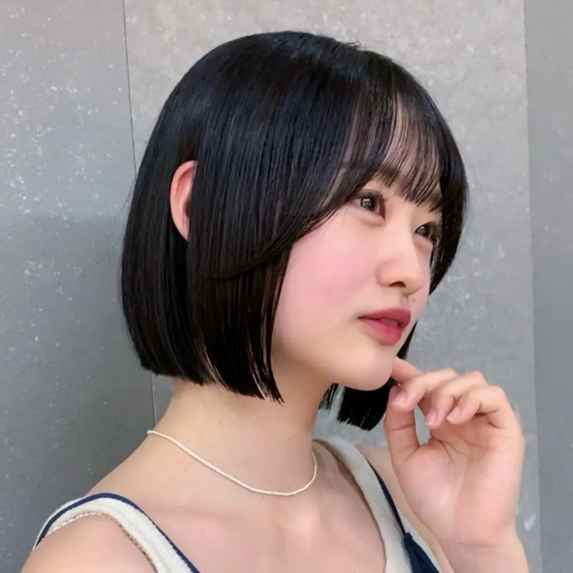 ショート 切りっぱなしボブ 前下がりボブ ショートボブ ボブ 顔周りカット カット 縮毛矯正 トリートメント 伊 杏のヘアスタイル