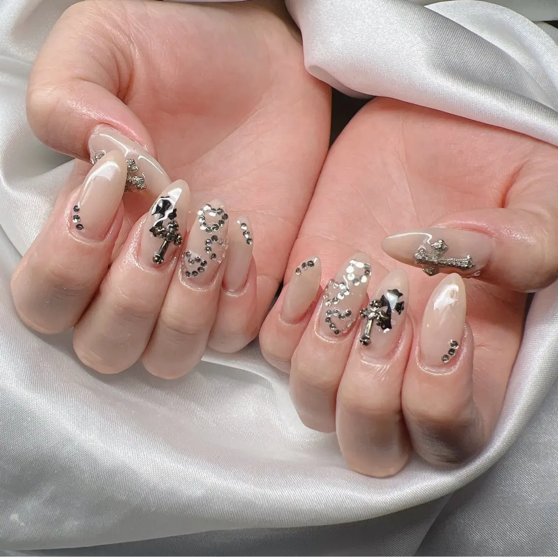 ネイル 長さ出し グラデーション 卒業式 キラキラネイル マグネットネイル Lee Nailsのネイルデザイン