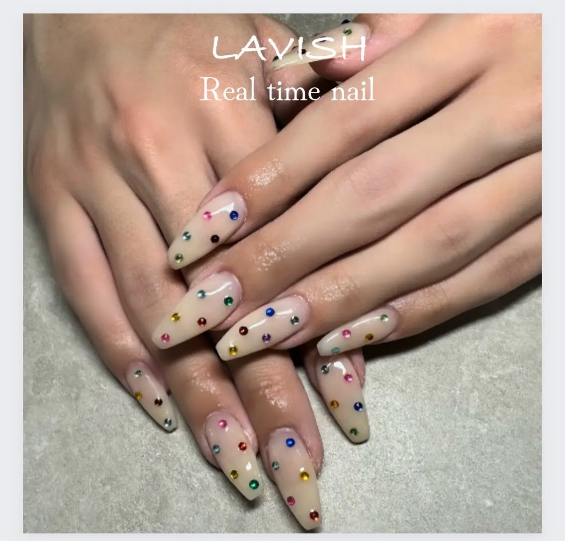 ネイル LAVISH 大和店 emi･:*+のネイルデザイン