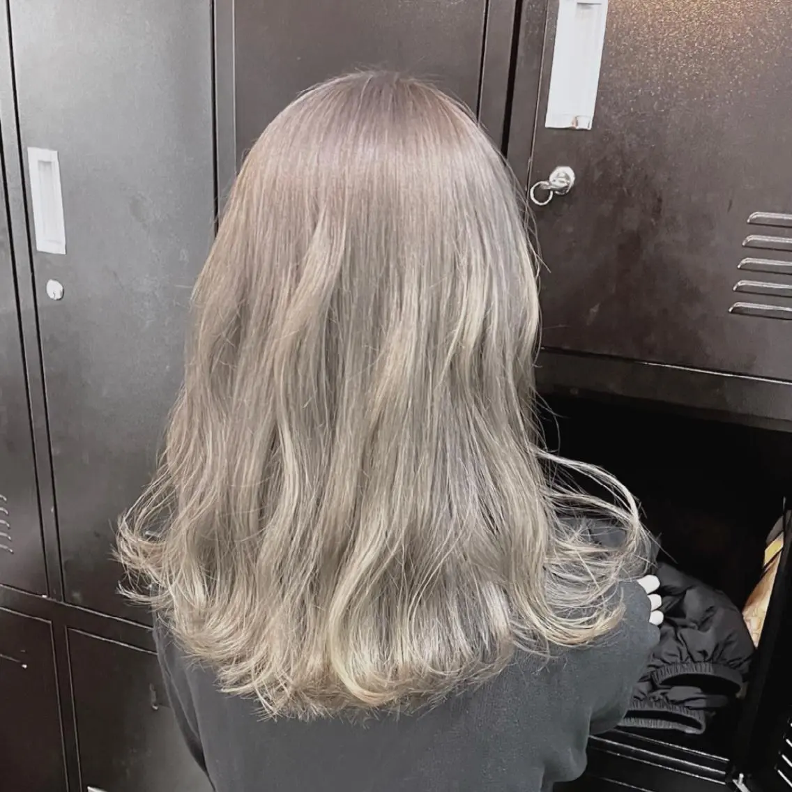 セミロング 🌈カラー特化 ハイトーンけいと🌈のヘアスタイル