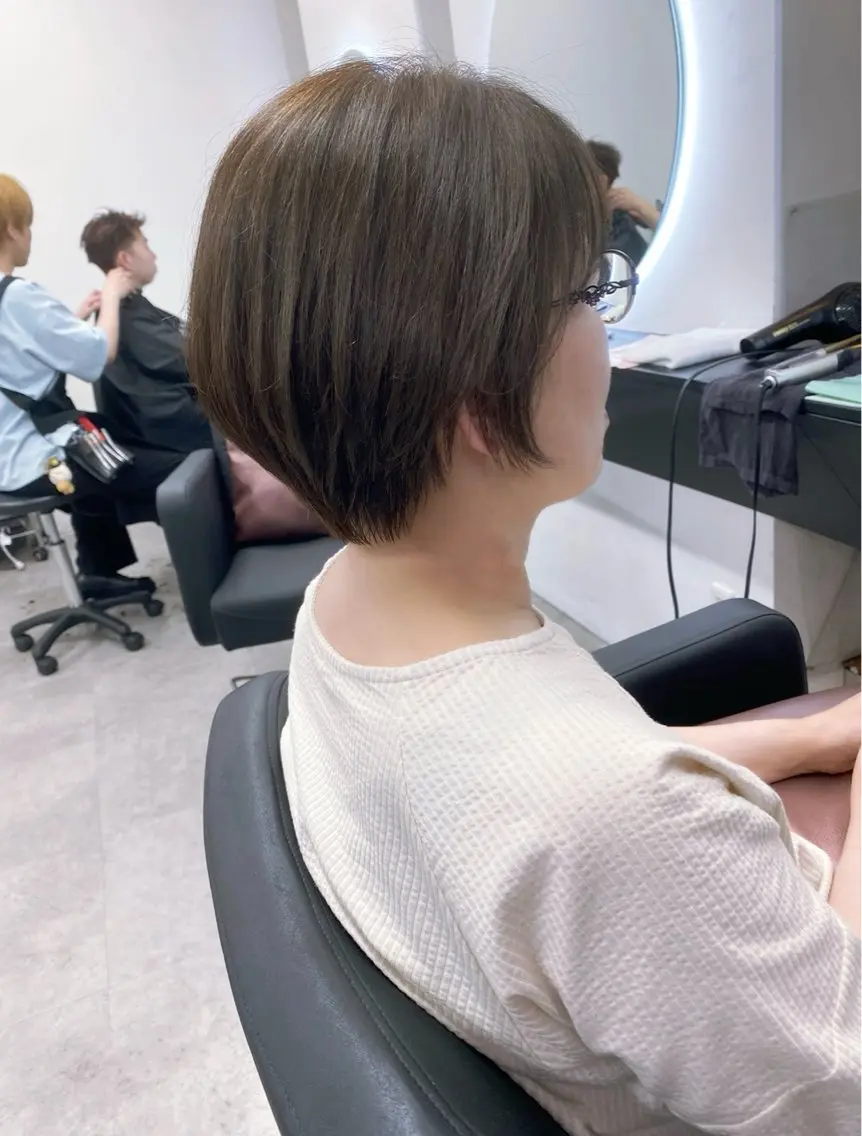 ショート 友田 千栄のヘアスタイル