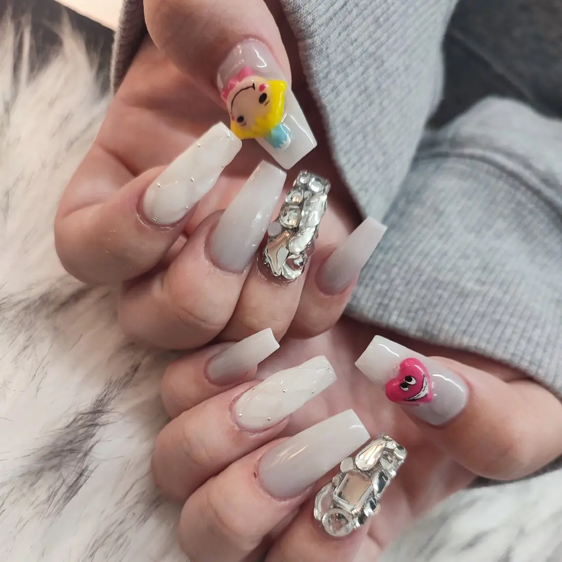 ネイル ハンドネイル RUNWAY 　　の眉毛・アイブロウイメージ