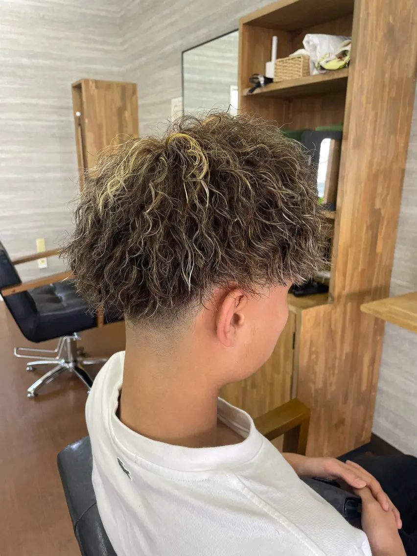 パーマ メンズ フェードカット メンズパーマ スパイラルパーマ カット パーマ 柴田 成美のヘアスタイル