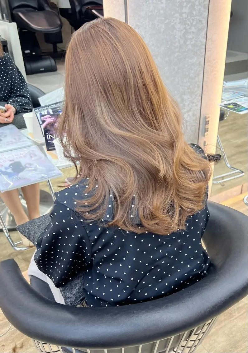 【圧倒的透明感❣️】この価格は5月のみ❣️初めてのカラーの方でも ブリーチなしダブルカラー+カット+高保湿トリートメントの写真