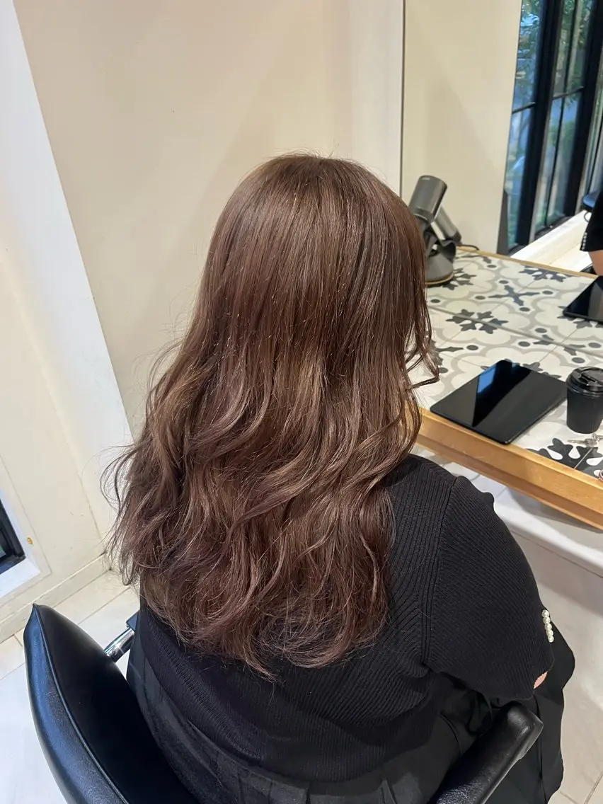 ロング カラー ブリーチ ブラウンカラー ダブルカラー ヘアカラー トリートメント ナミ🩶暗髪/暖色 ❤️/透明感/縮毛のヘアスタイル