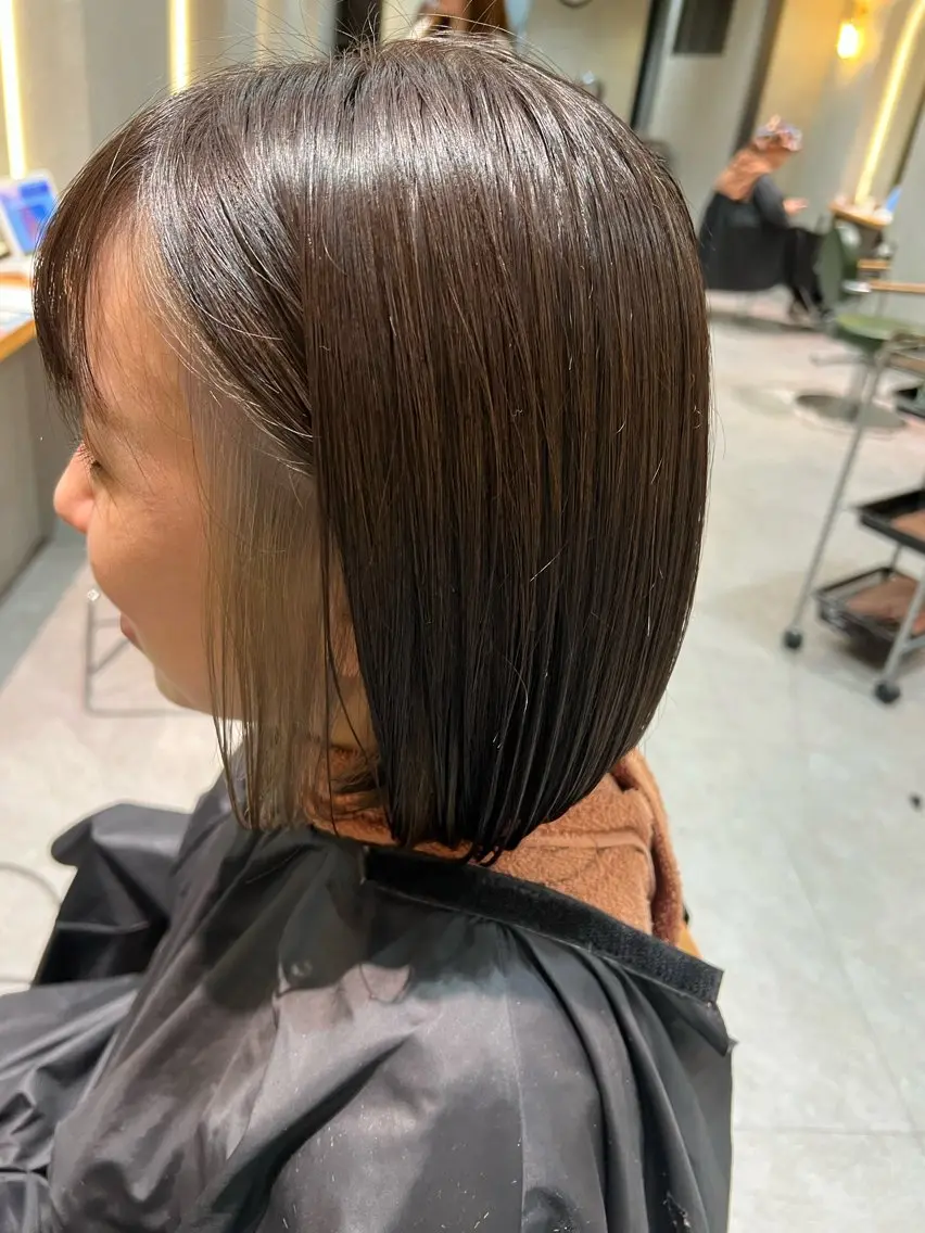 ミディアム カラー グレージュ インナーカラー 安岡 稜太のヘアスタイル