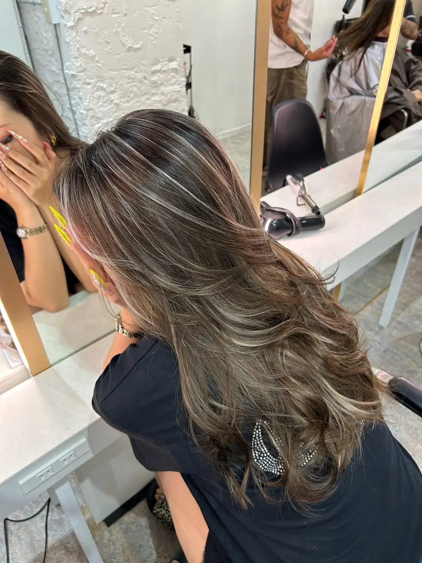 ロング カラー ハイライトカラー ハイライト カット ヘアカラー トリートメント レイヤーカット BLend 渋谷のヘアスタイル