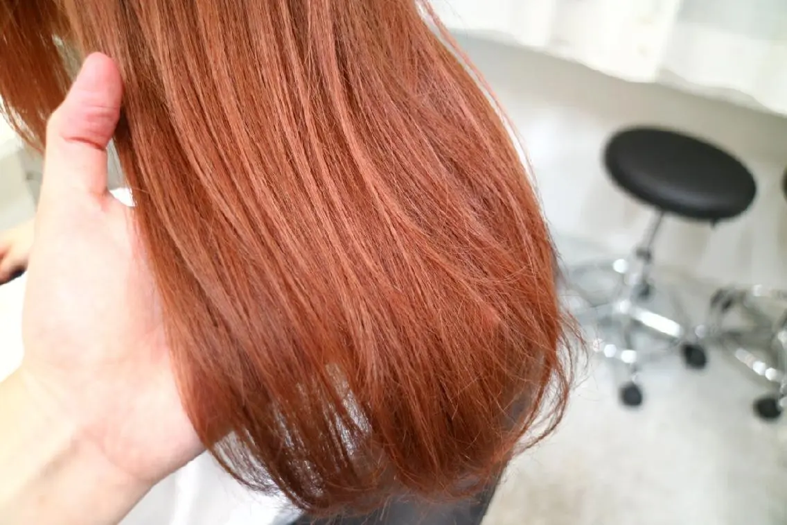 セミロング カラー オレンジ 大場 友稀のヘアスタイル