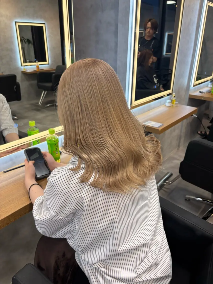 ロング カラー パーマ ヘアアレンジ カット ヘアカラー トリートメント ヘッドスパ 透明感ブリーチカラー 🌈TOMOHIROのヘアスタイル