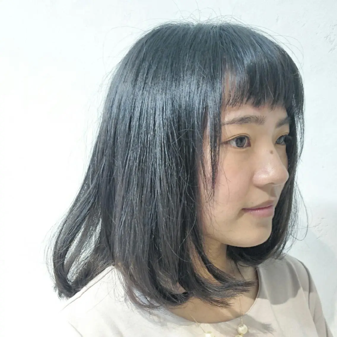 ミディアム ボブ オン眉 透明感ハイライト◎ 伊藤夏海のヘアスタイル