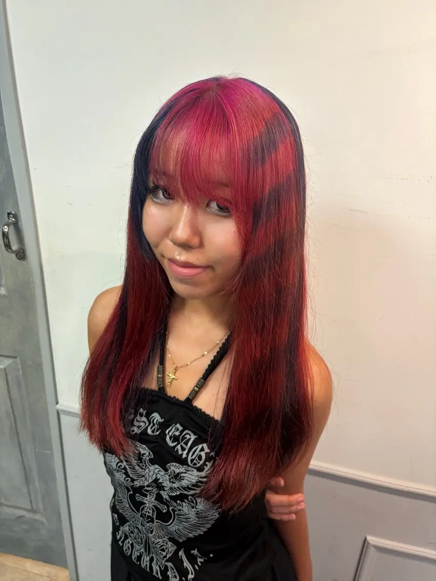 ロング カラー ピンクカラー ヘアカラー デザインカラー🌈 メイク💄ヒカリ🌟のヘアスタイル