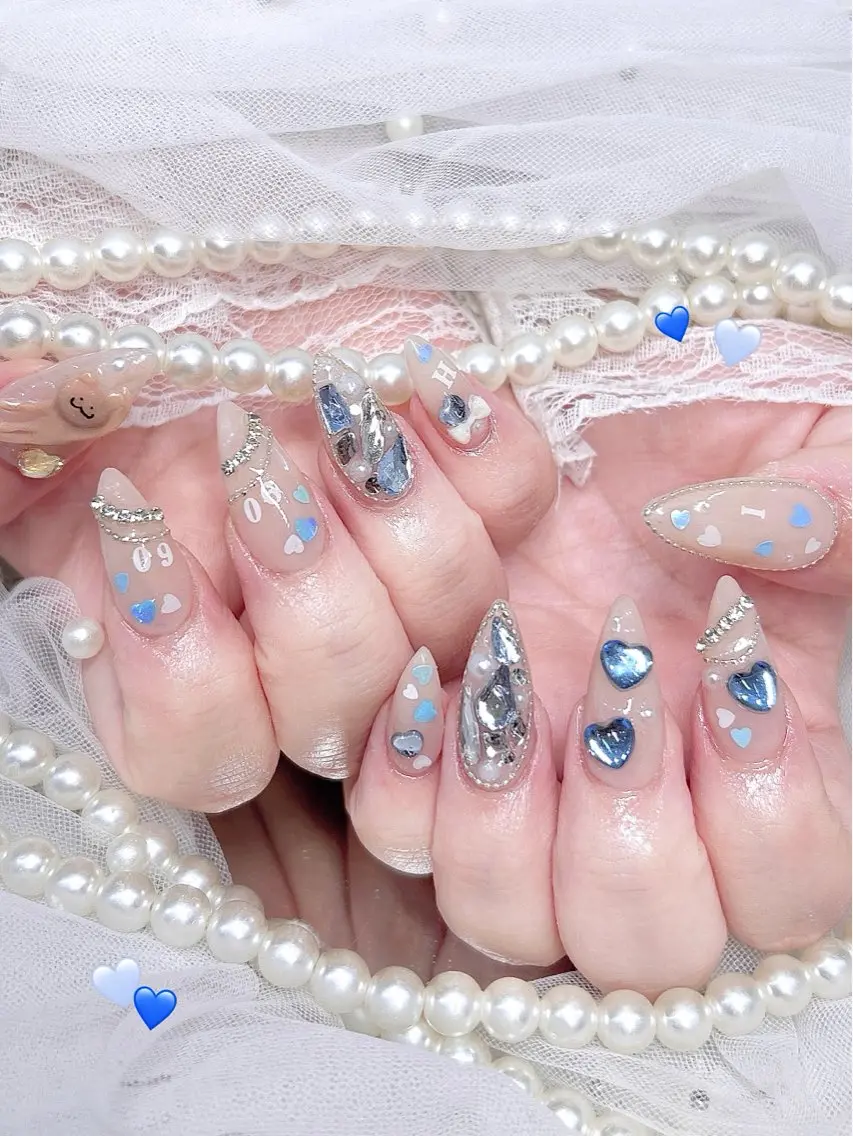 ネイル ハンドネイル ️🫧みつき/ 渋谷/痛ネイル️🫧のネイルデザイン