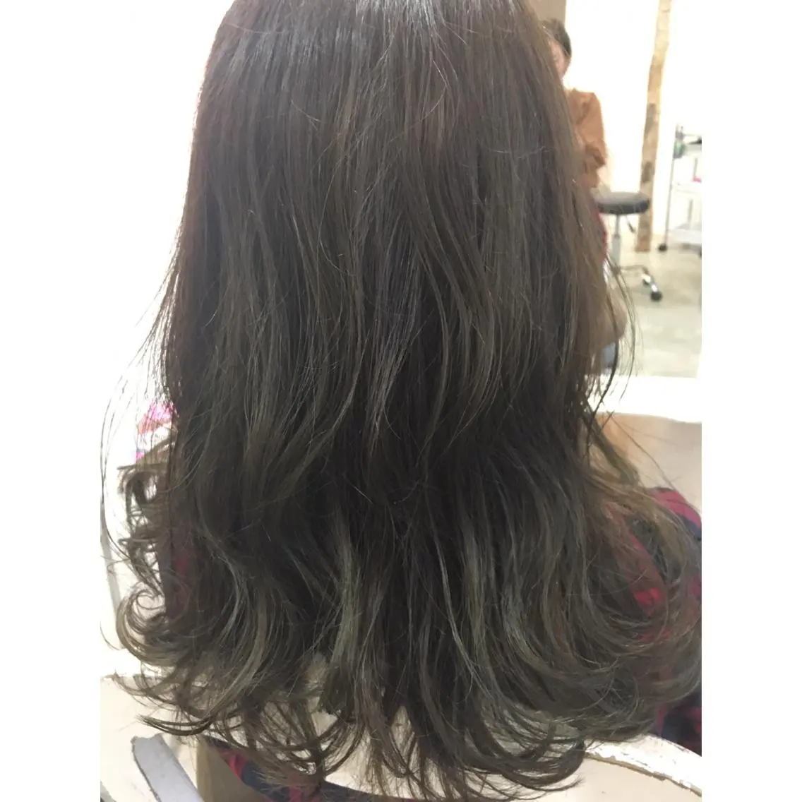 カラー アッシュ オリーブアッシュ 外国人風カラー fio マナミのヘアスタイル