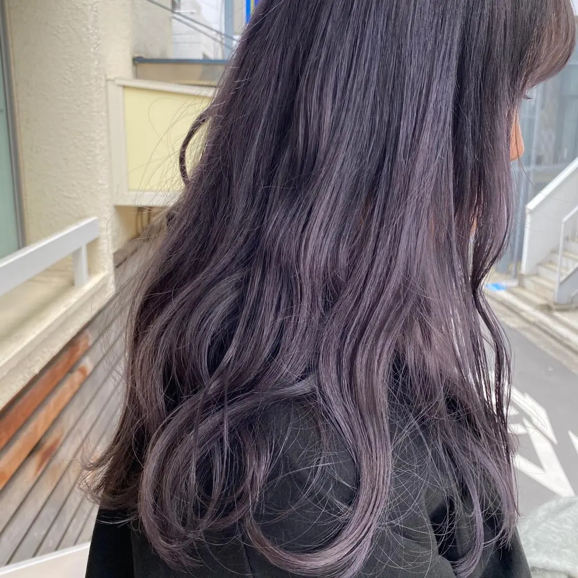 ロング カラー ブリーチ グレージュ パープルカラー パープルグレージュ エクステ ハイトーン 💭黒崎ハルカのヘアスタイル
