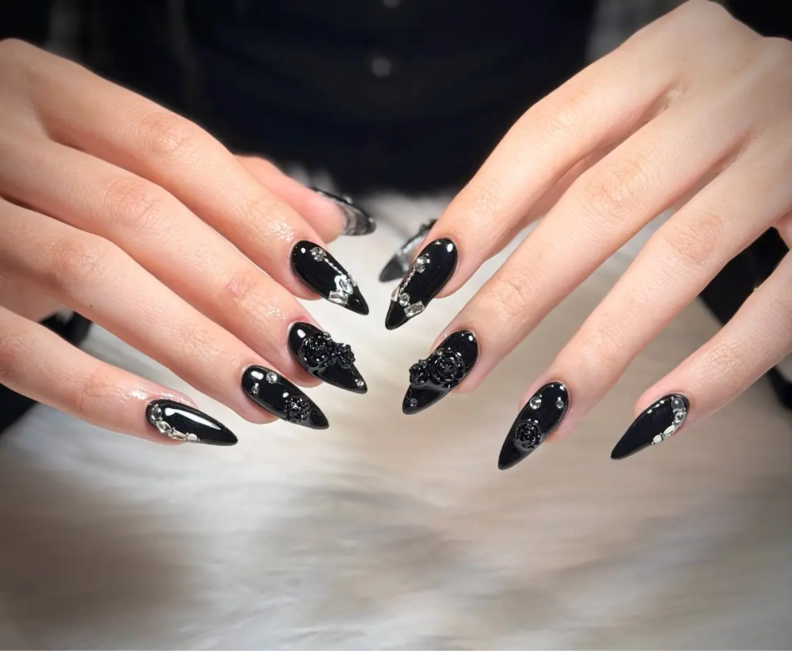 ネイル オーロラネイル チークネイル フットネイル フレンチネイル ジェルネイル Nichi Nail Salonのネイルデザイン