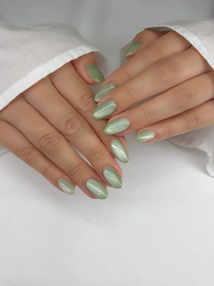 ネイル グリーン 氷ネイル・うるうるネイル マグネットネイル オフィスネイル シンプルネイル ハンドネイル iro+ nailのネイルデザイン