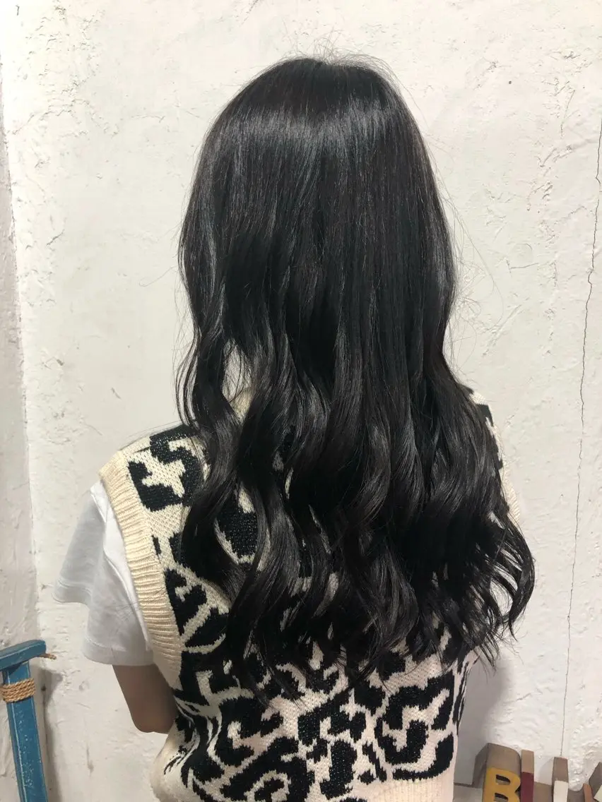 カラー indigo/ Minamiのヘアスタイル