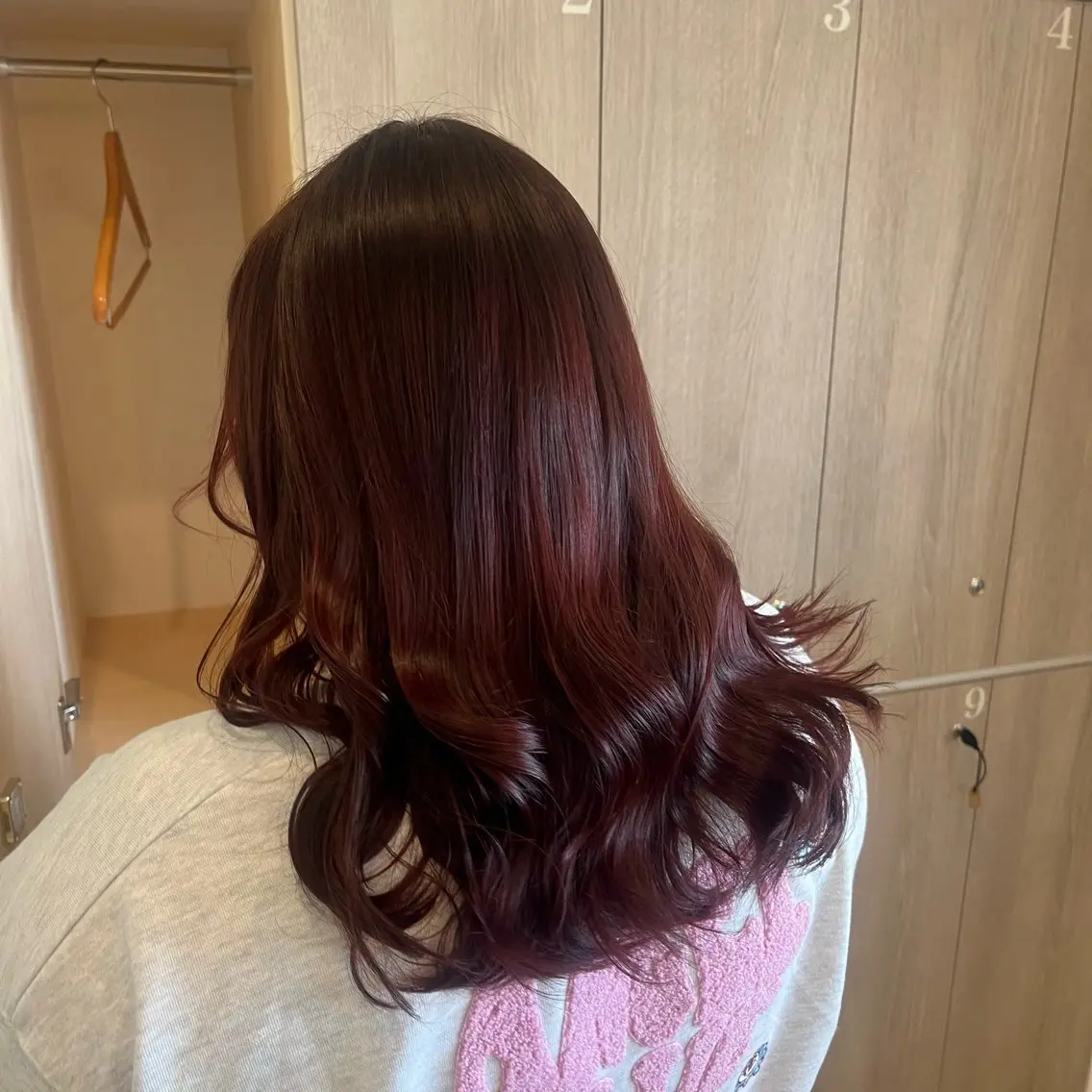 カラー ルプラボウ 鈴木 莉菜のヘアスタイル