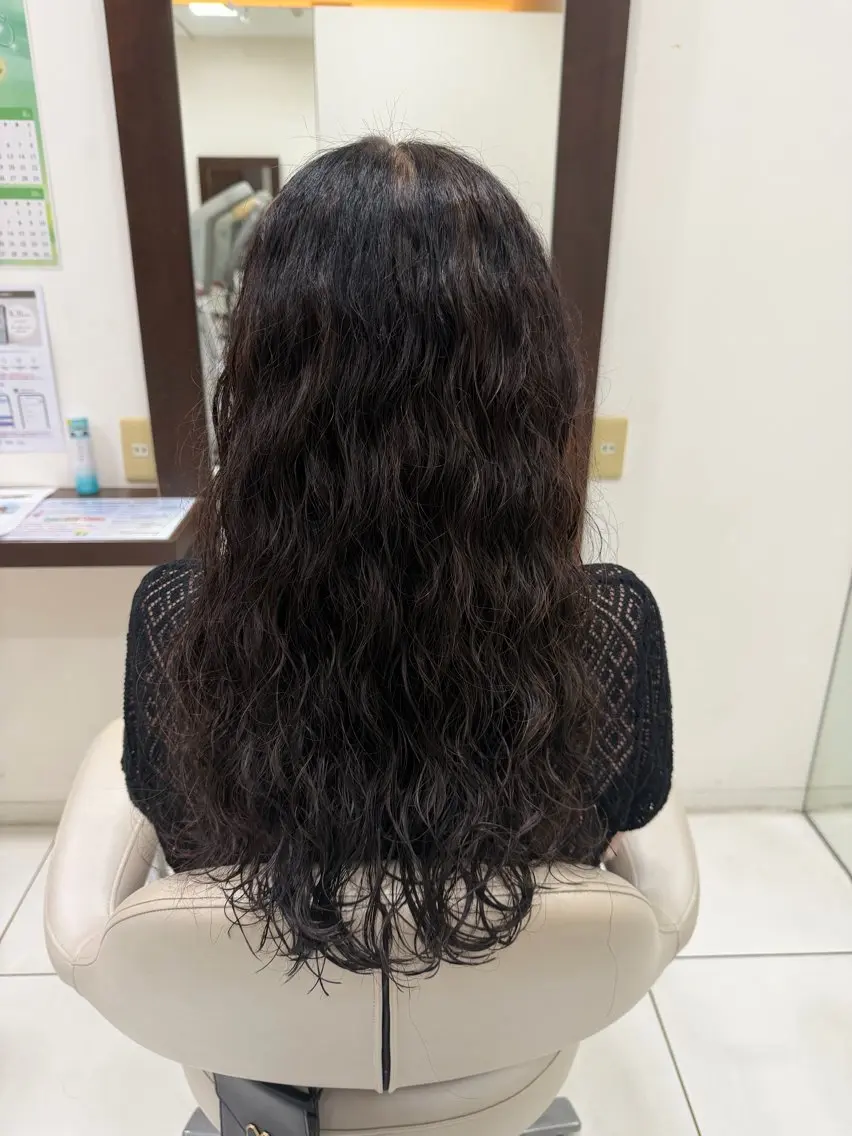 ロング パーマ 小達 陽菜のヘアスタイル