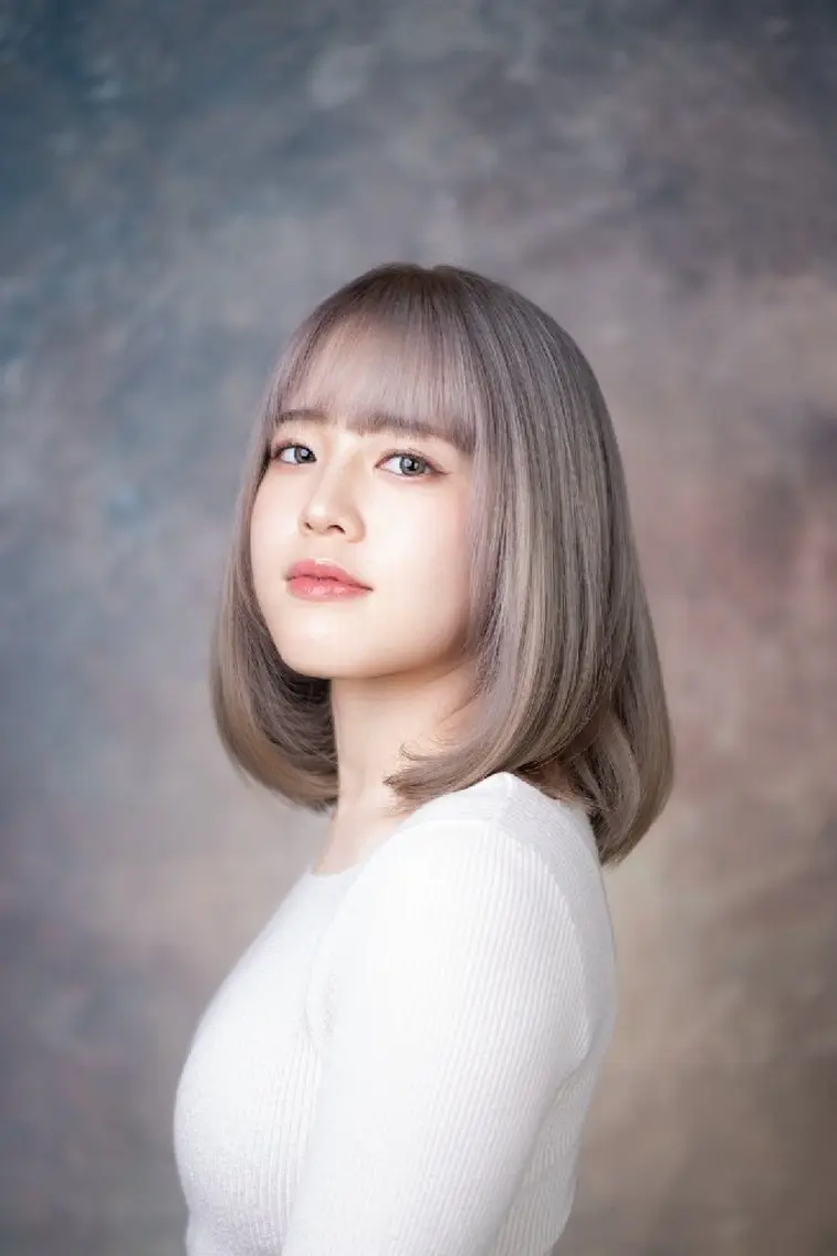 ミディアム カラー ベージュカラー ブリーチ ケアブリーチ グレージュ ハイトーンカラー 松尾 泰伸のヘアスタイル