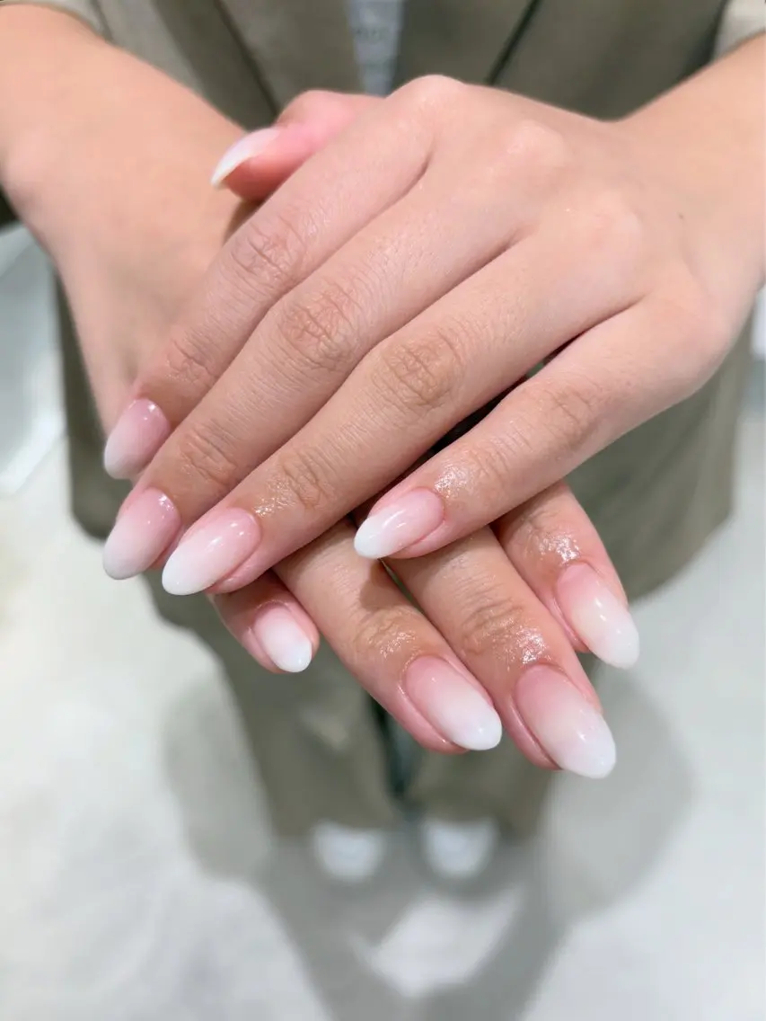 【4/24 11:00〜限定❣️オフ込み白グラデーション】リクエスト予約のみ⏰の写真