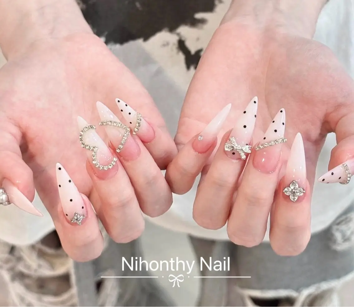 ネイル チークネイル ドット フットネイル フレンチネイル グラデーション ハンドネイル ハンドケア Nihonthy Nail 新宿のネイルデザイン