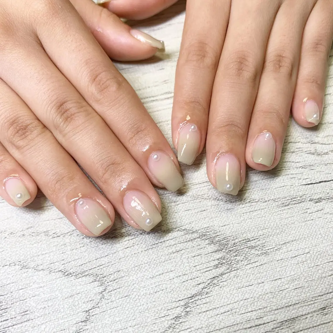 ネイル グラデーション ストーンネイル ハンドネイル フットネイル Adite nailのネイルデザイン