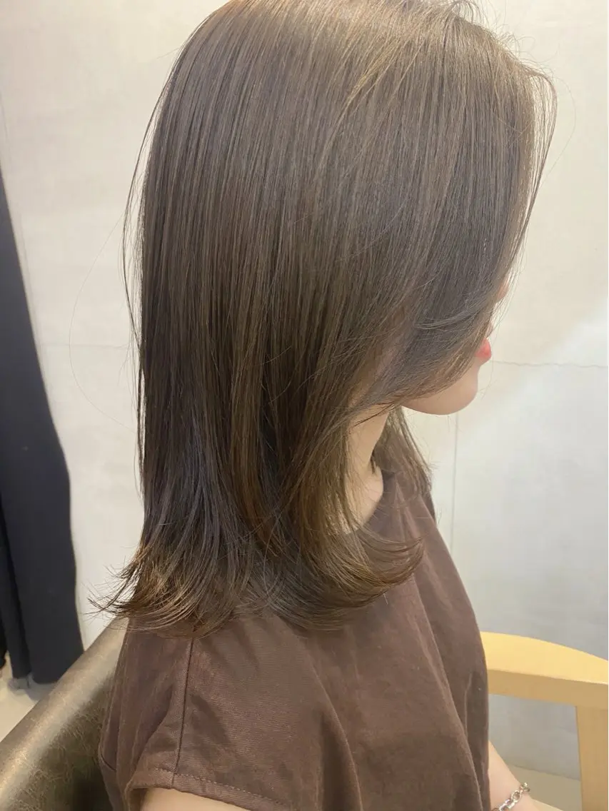 ミディアム カラー ブルーカラー 透明感カラー トリートメント conne& ririのヘアスタイル