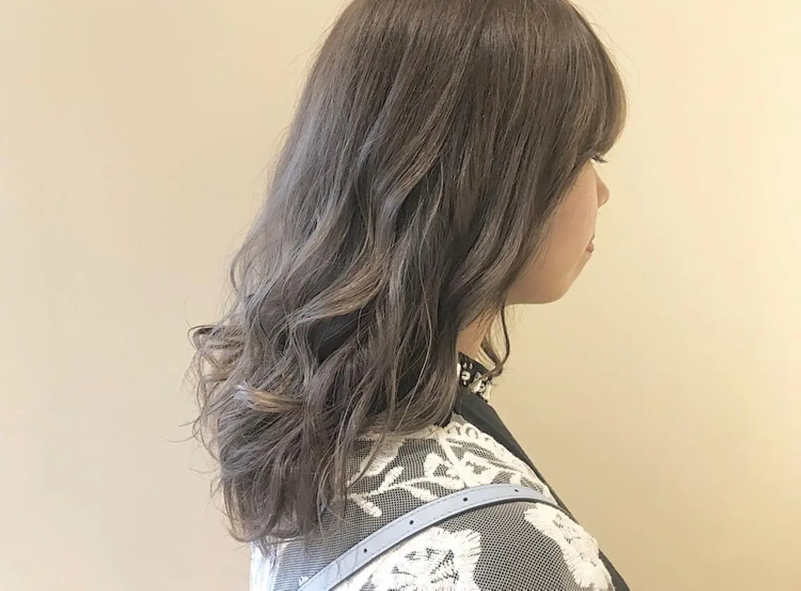 セミロング カラー シルバー 大阪福島韓国束感まつ げ Sayaka🤍のマツエク・マツパデザイン