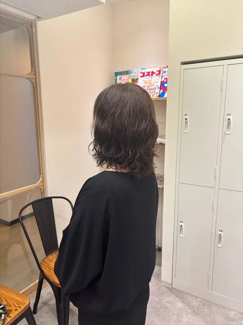 ミディアム パーマ ミディアムパーマ レイヤーカット Ships HANAのヘアスタイル