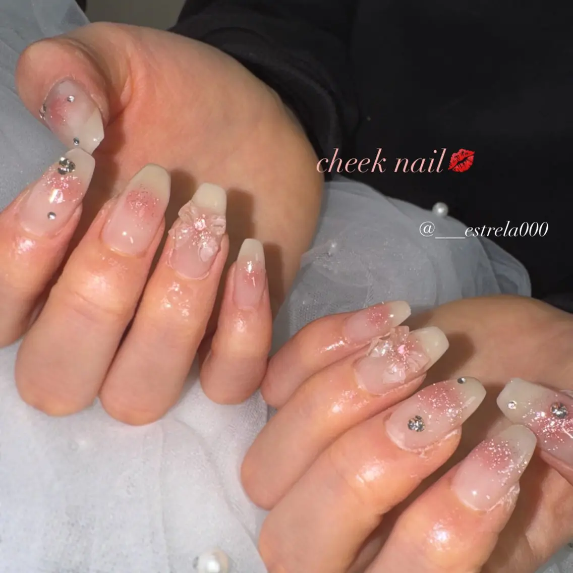 ネイル チークネイル estrela 🍑のネイルデザイン