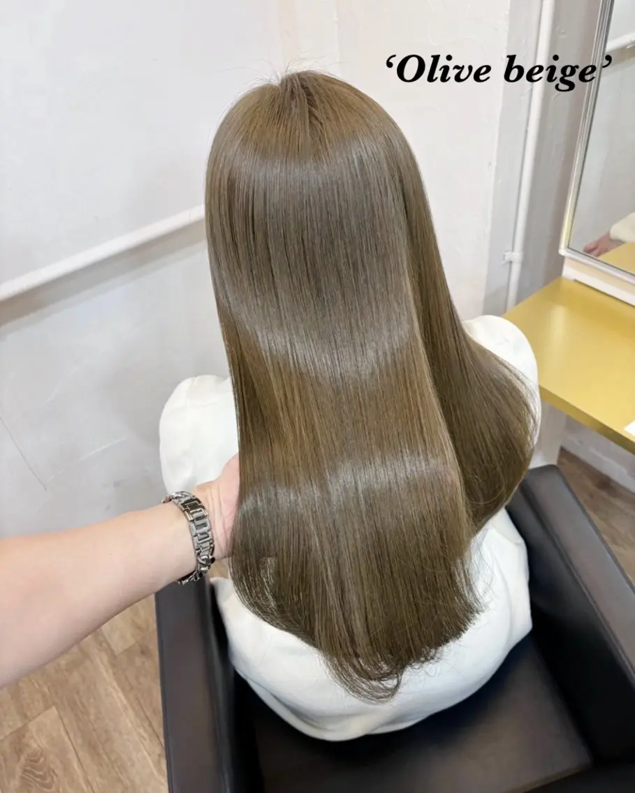 ロング カット 縮毛矯正 トリートメント オリーブベージュ/ 上田優希　/透明感カのヘアスタイル