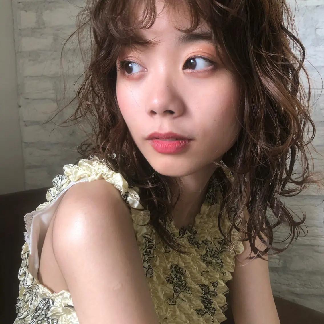 ミディアム カラー パーマ 大人girly🛋️ 🤍yukakoのヘアスタイル