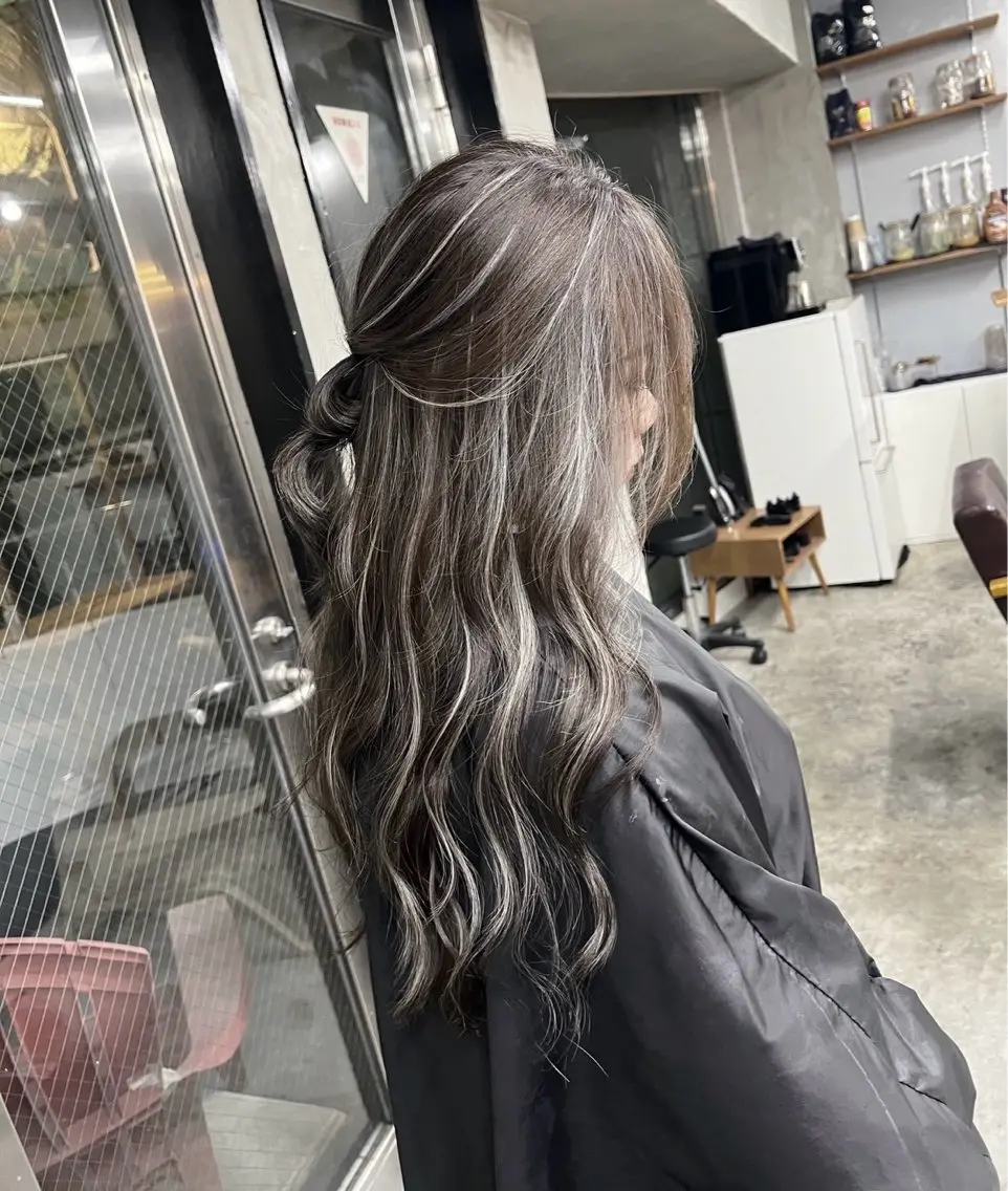 ロング カラー ヘアアレンジ ダークグレー ダークグレージュ グレージュ ハイライトカラー ハイライト ヘアカラー トリートメント 指名数No.1 /NAOYAのヘアスタイル