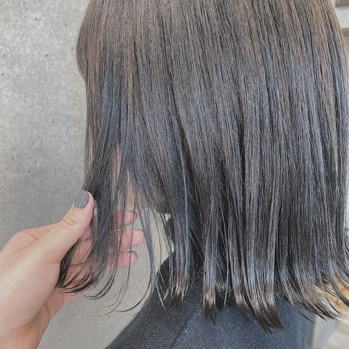 ミディアム カラー アディクシーカラー アッシュ シルバー カット ヘアカラー トリートメント wakana 【ブリーチカラー】のヘアスタイル