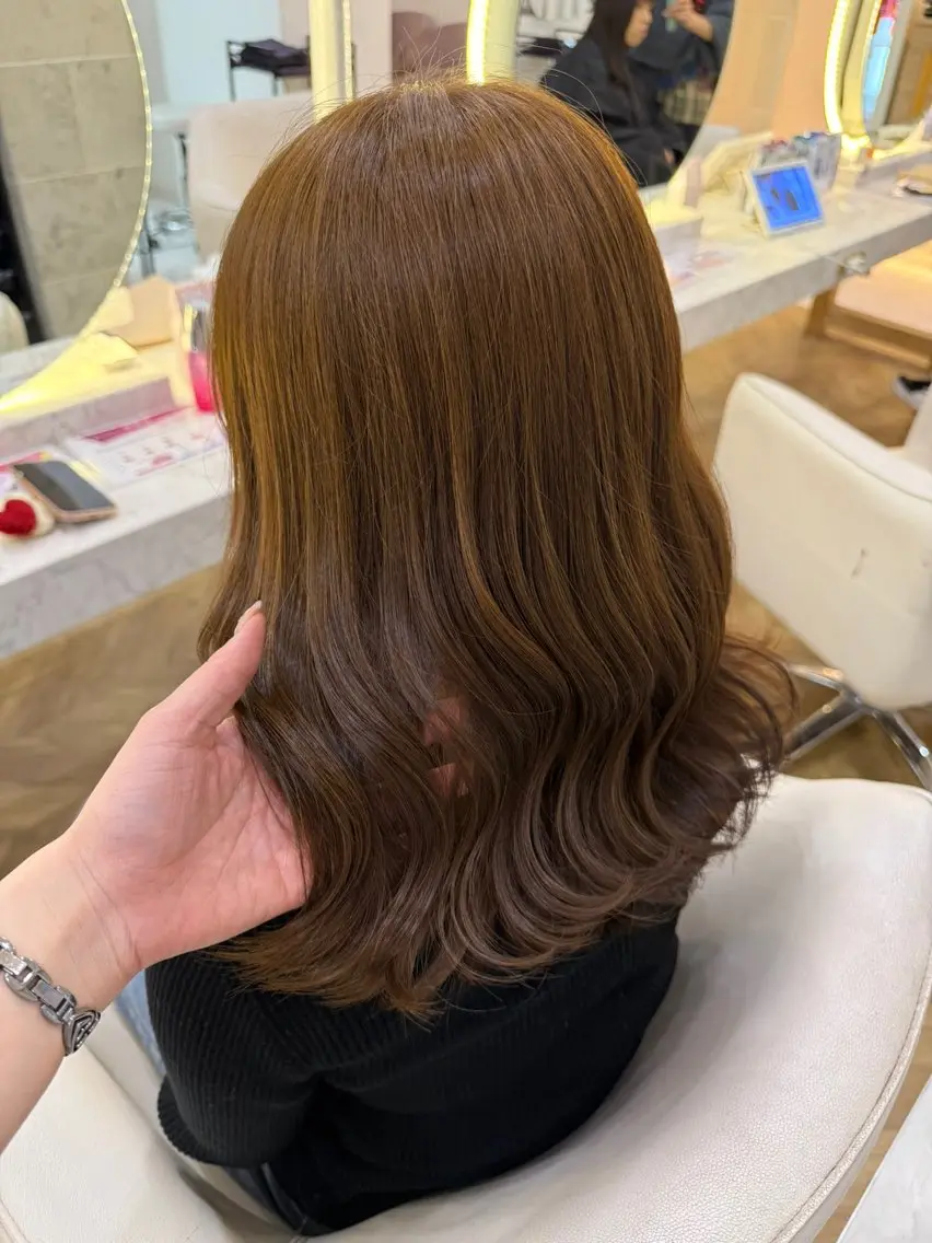 セミロング ヘアカラー 小林 美月  透明感カラーのヘアスタイル